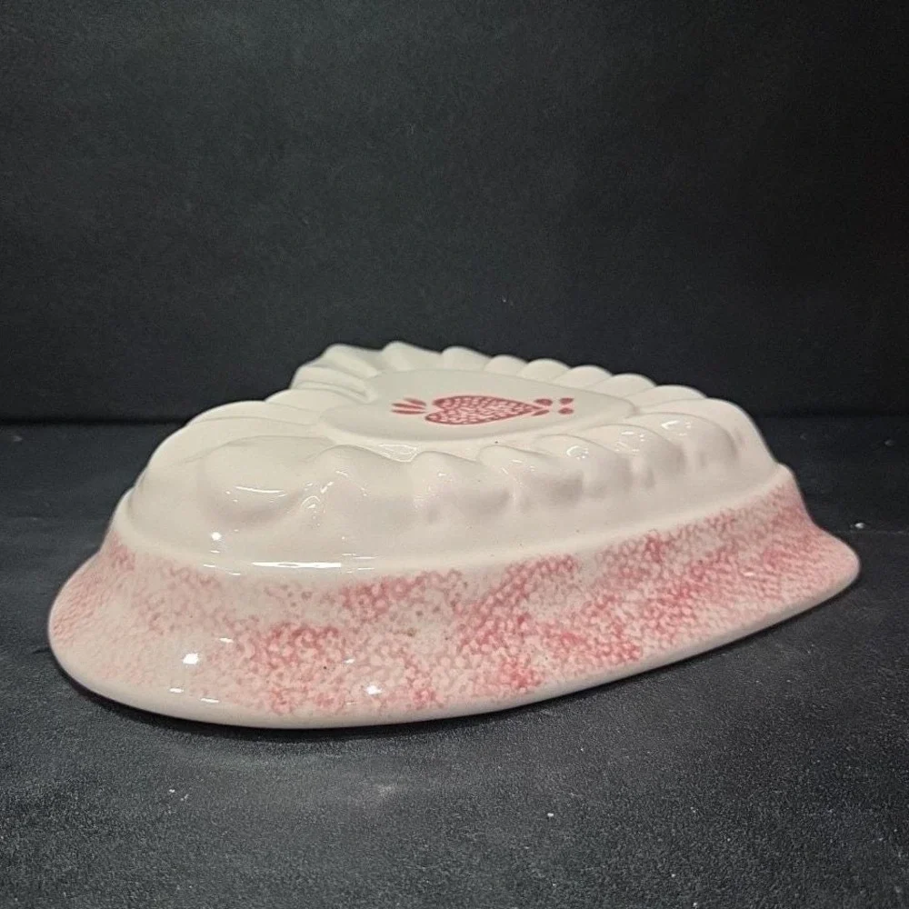 Hartstone Ceramic Heart Shaped Wall‎ Art, Vintage Speckled Puff Sponge Design